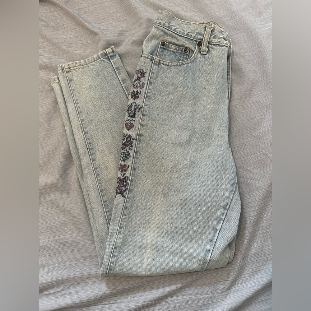 Vintage mom jeans Paris sport club embroidered 90s Y2K high waisted